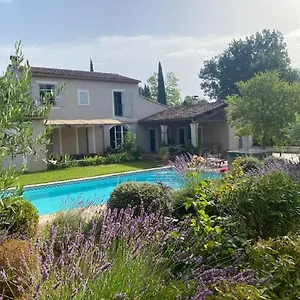 https://paradis-saint-etienne-du-gres.fr-provencehotel.com