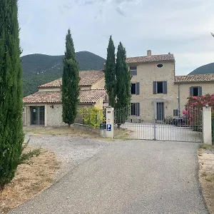 https://maison-dhtes-venterol-26110.hotels-rhonealpes.com